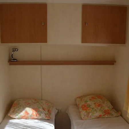 홀리데이파크 Family Caravan Vosseslag 데한